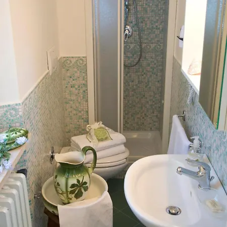 Alojamento de Acomodação e Pequeno-almoço La Torre Del 3*